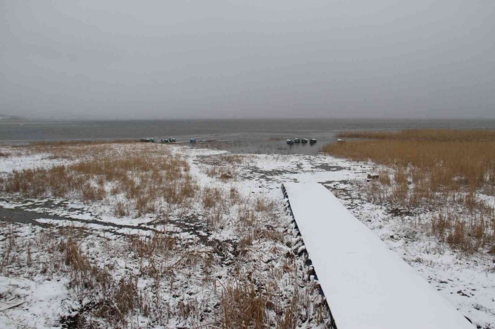 Kar yağışı  Beyşehir Gölü’nde yaşamı olumsuz etkiliyor