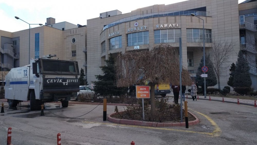 Konya’da aynı aileden 7 kişinin öldürüldüğü davanın duruşmasında arbede