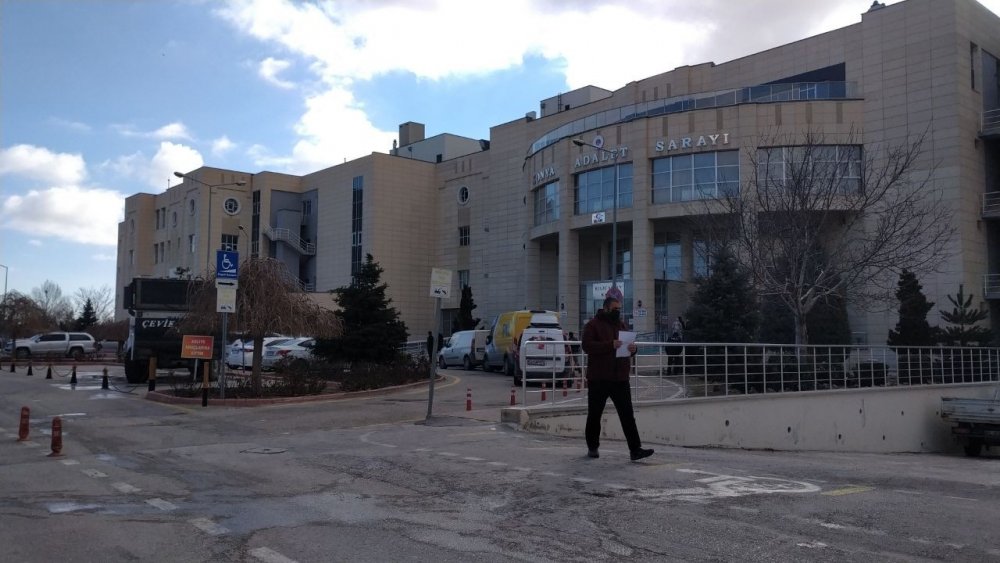 Konya’da aynı aileden 7 kişinin öldürüldüğü davanın duruşmasında arbede