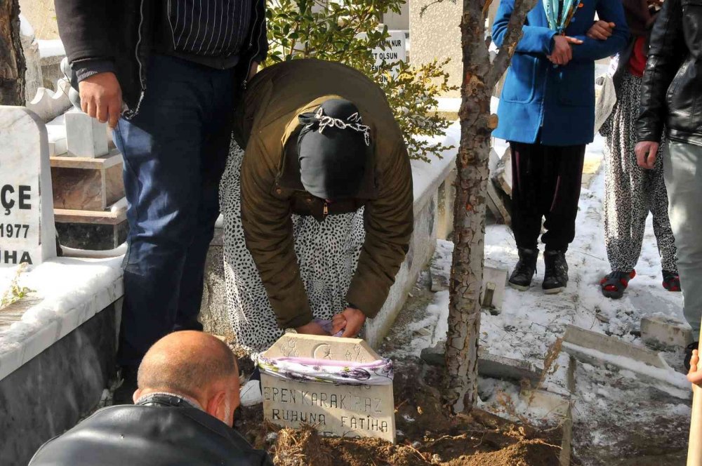 Şüpheli bir şekilde ölen minik Ayşenur son yolculuğuna uğurlandı