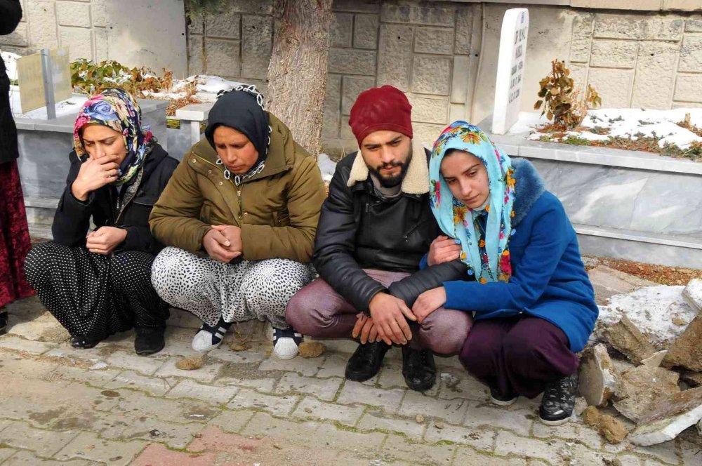 Şüpheli bir şekilde ölen minik Ayşenur son yolculuğuna uğurlandı