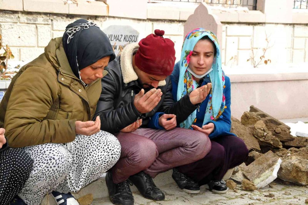 Şüpheli bir şekilde ölen minik Ayşenur son yolculuğuna uğurlandı