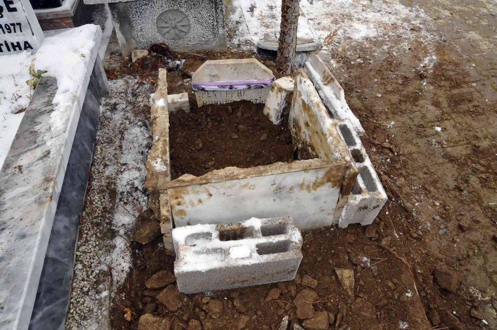 Şüpheli bir şekilde ölen minik Ayşenur son yolculuğuna uğurlandı