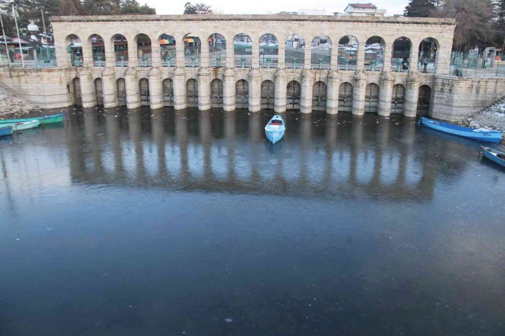 Beyşehir Gölü buz tuttu!