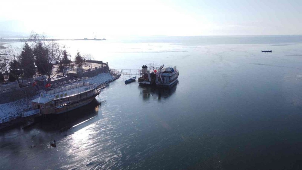 Beyşehir Gölü buz tuttu!