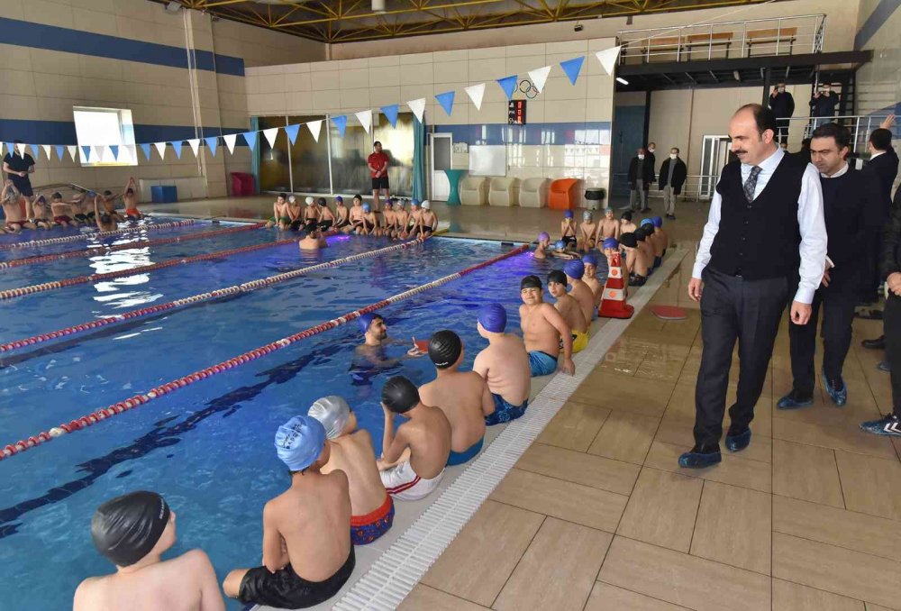 Uğur İbrahim Altay; “3 bin 500 yavrumuza yüzme öğretiyoruz”