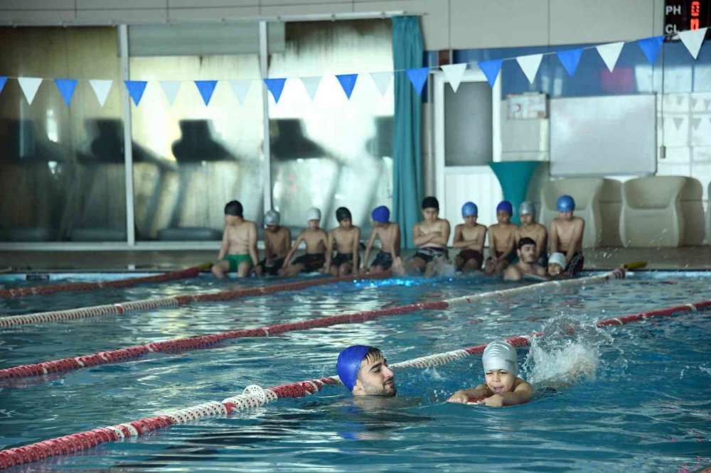 Uğur İbrahim Altay; “3 bin 500 yavrumuza yüzme öğretiyoruz”