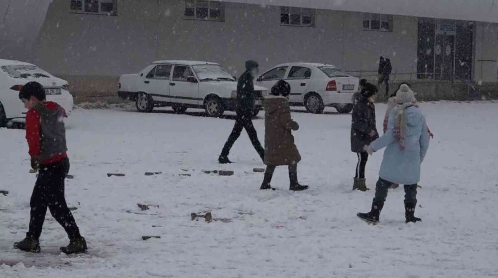 Aksaray’da etkili kar yağışı devam ediyor