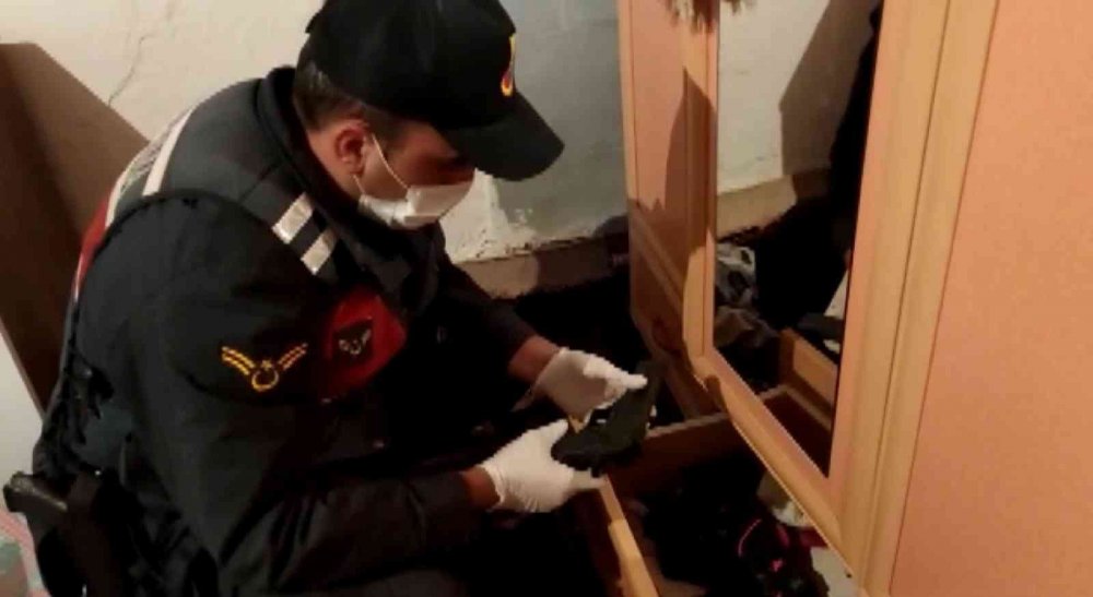 Aksaray’da kaçak silah ve uyuşturucu operasyonu