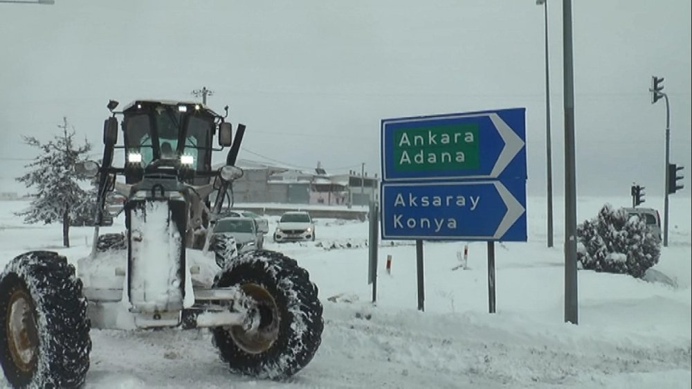 Aksaray-Nevşehir karayolu 12 saat sonra kontrollü olarak trafiğe açıldı