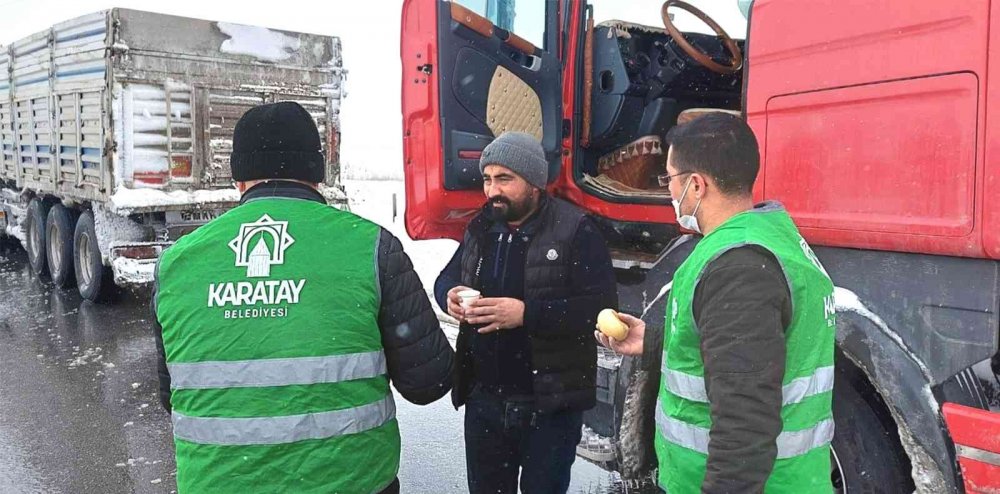 Karatay Belediyesi'nin 24 saat aralıksız kar mesaisi