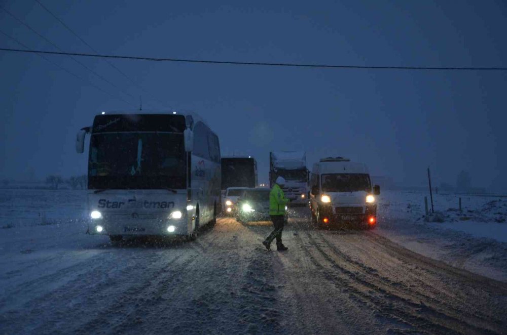 Konya-Adana karayolu tam 16 saattir trafiğe kapalı