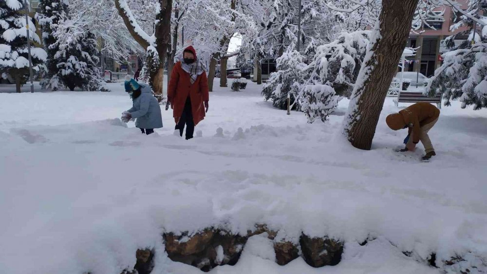 Konya yağan yoğun karla birlikte beyaza büründü