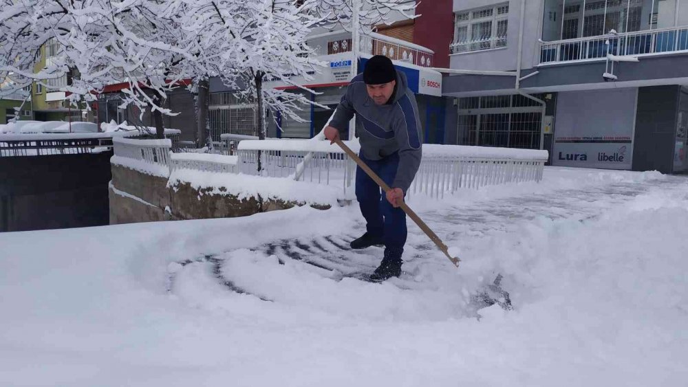 Konya yağan yoğun karla birlikte beyaza büründü
