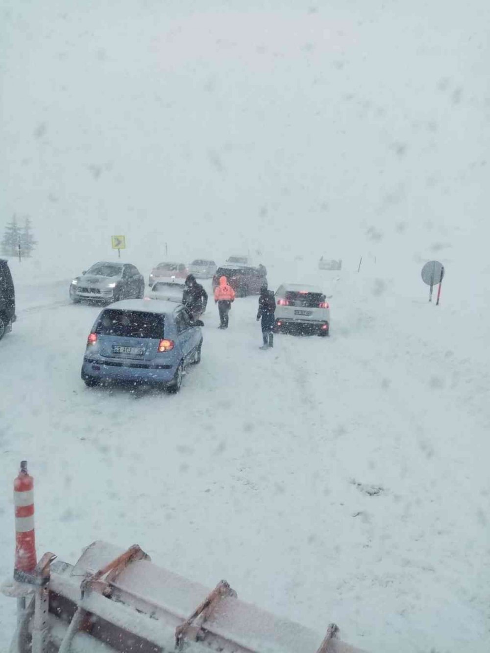 Yoğun kar yağışından dolayı Konya-Antalya Karayolu trafiğe kapandı