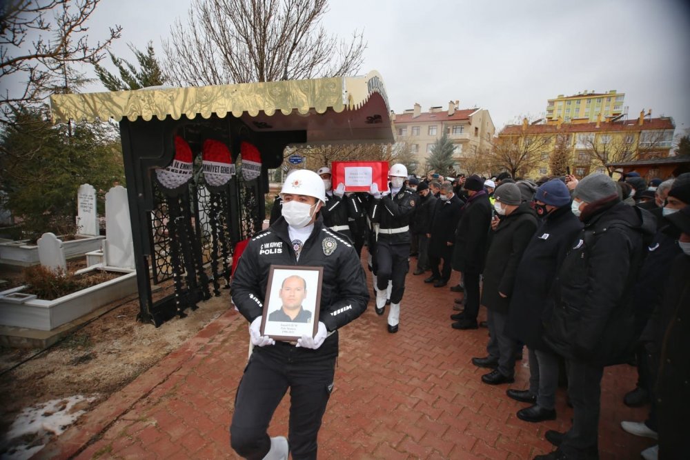 Kalp krizi geçirerek yaşamını yitiren polis memuru son yolculuğuna uğurlandı