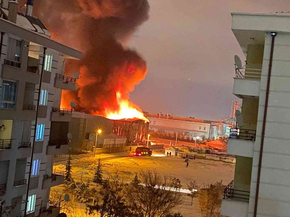 Sultanhanılı İş Adamının Konya’daki sünger fabrikasında yangın