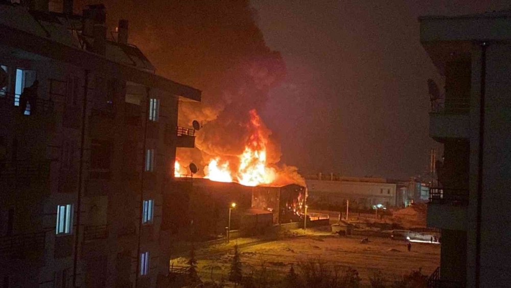 Sultanhanılı İş Adamının Konya’daki sünger fabrikasında yangın