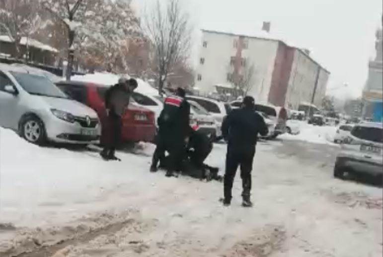 Aksaray Adliyesi'nde cinayet! Babası tarafından karısı öldürülen oğul, duruşma sonrası abisini öldürdü