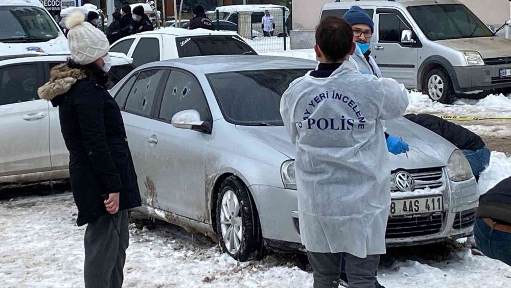 Aksaray Adliyesi'nde cinayet! Babası tarafından karısı öldürülen oğul, duruşma sonrası abisini öldürdü
