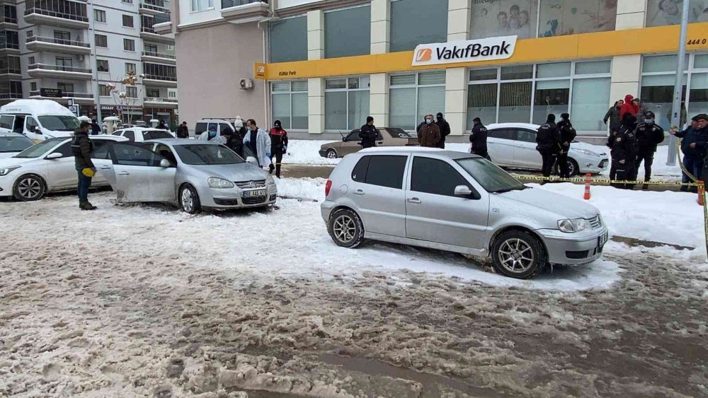 Aksaray Adliyesi'nde cinayet! Babası tarafından karısı öldürülen oğul, duruşma sonrası abisini öldürdü