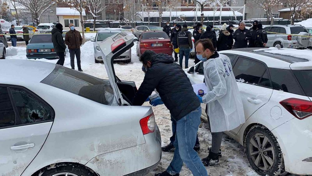 Aksaray Adliyesi'nde cinayet! Babası tarafından karısı öldürülen oğul, duruşma sonrası abisini öldürdü