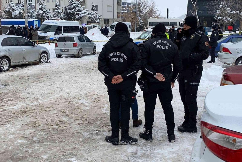 Aksaray Adliyesi'nde cinayet! Babası tarafından karısı öldürülen oğul, duruşma sonrası abisini öldürdü