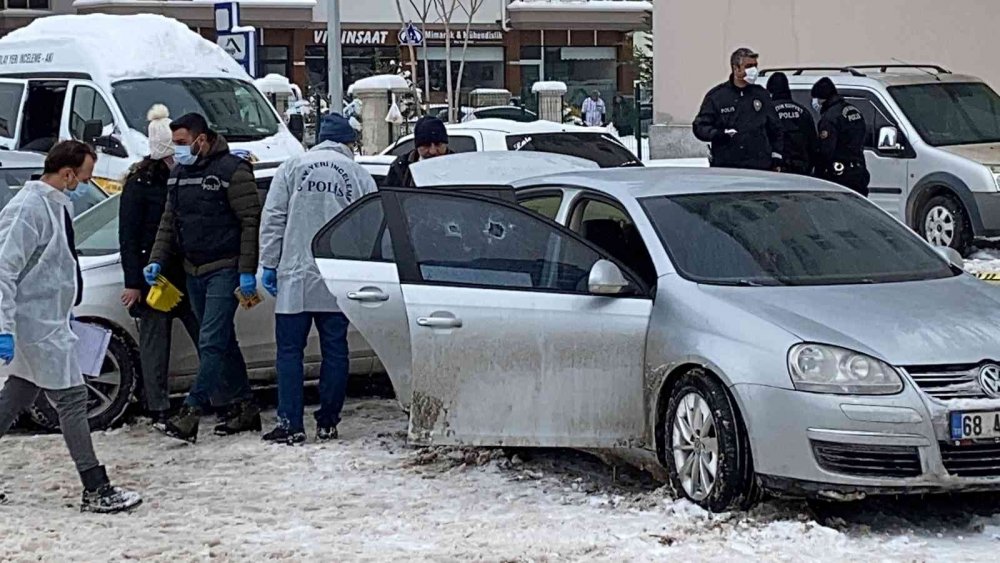 Aksaray Adliyesi'nde cinayet! Babası tarafından karısı öldürülen oğul, duruşma sonrası abisini öldürdü