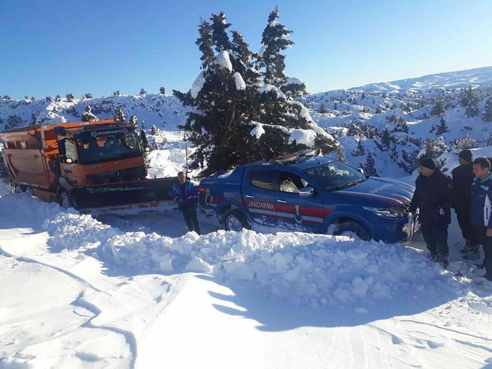 Konya’da karla mücadele sürüyor