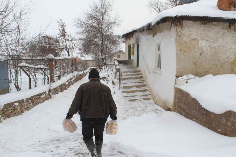 Konya’da sıcak yemek bekleyenlerin yardımına Off-road pilotları yetişti