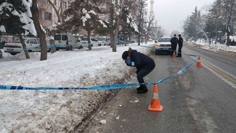 Aracın çarptığı şahıs otobüsle hastaneye yetiştirilmeye çalışılırken yaşamını yitirdi