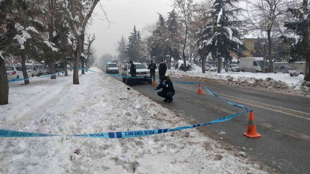 Aracın çarptığı şahıs otobüsle hastaneye yetiştirilmeye çalışılırken yaşamını yitirdi