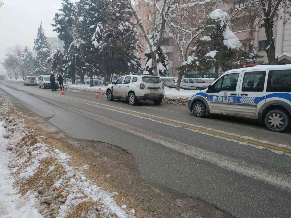 Aracın çarptığı şahıs otobüsle hastaneye yetiştirilmeye çalışılırken yaşamını yitirdi