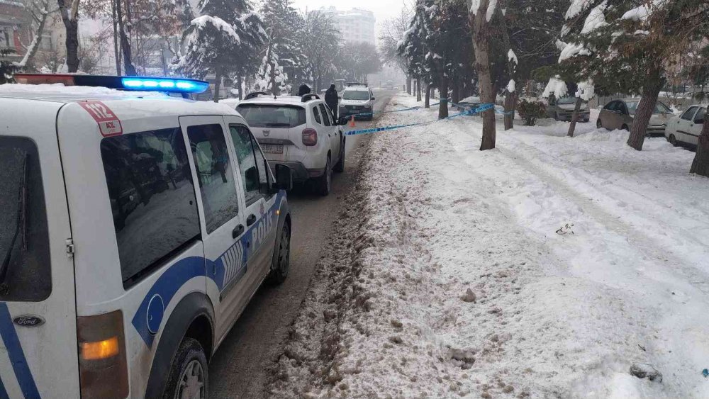 Aracın çarptığı şahıs otobüsle hastaneye yetiştirilmeye çalışılırken yaşamını yitirdi