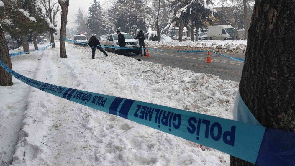 Aracın çarptığı şahıs otobüsle hastaneye yetiştirilmeye çalışılırken yaşamını yitirdi