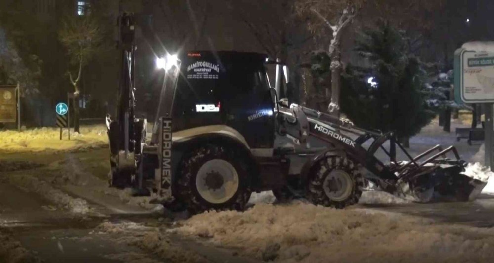 Aksaray’da kar yağışı şehri yeniden beyaza bürüdü