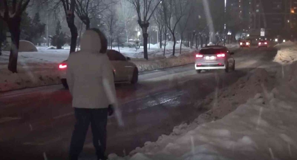 Aksaray’da kar yağışı şehri yeniden beyaza bürüdü