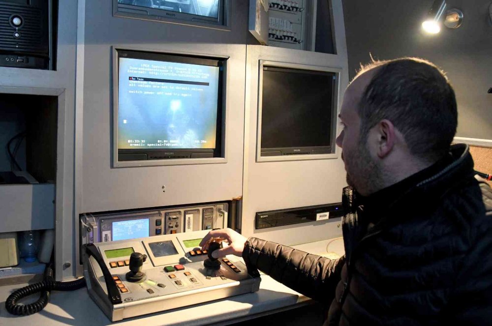 Konya'da kanalizasyon hattına giren yavru köpeğe kurtarma operasyonu