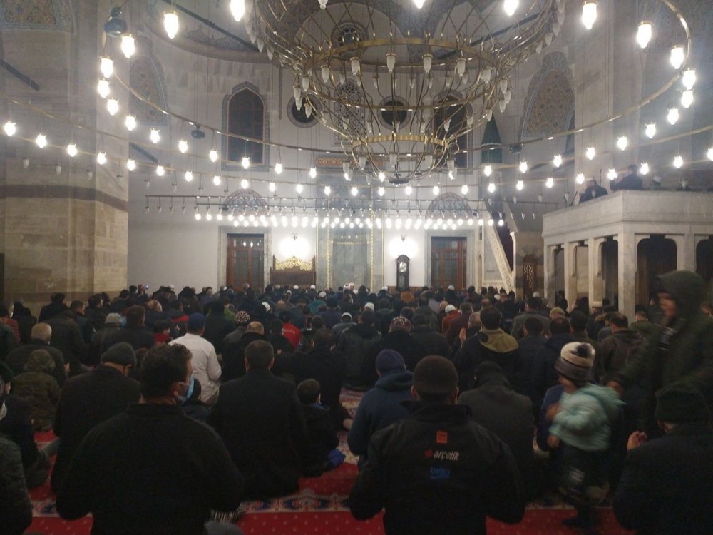 Regaib Kandili'nde Konyalılar camilere akın etti