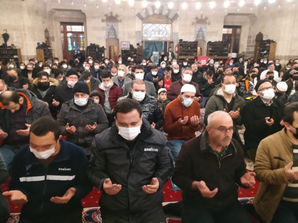 Regaib Kandili'nde Konyalılar camilere akın etti