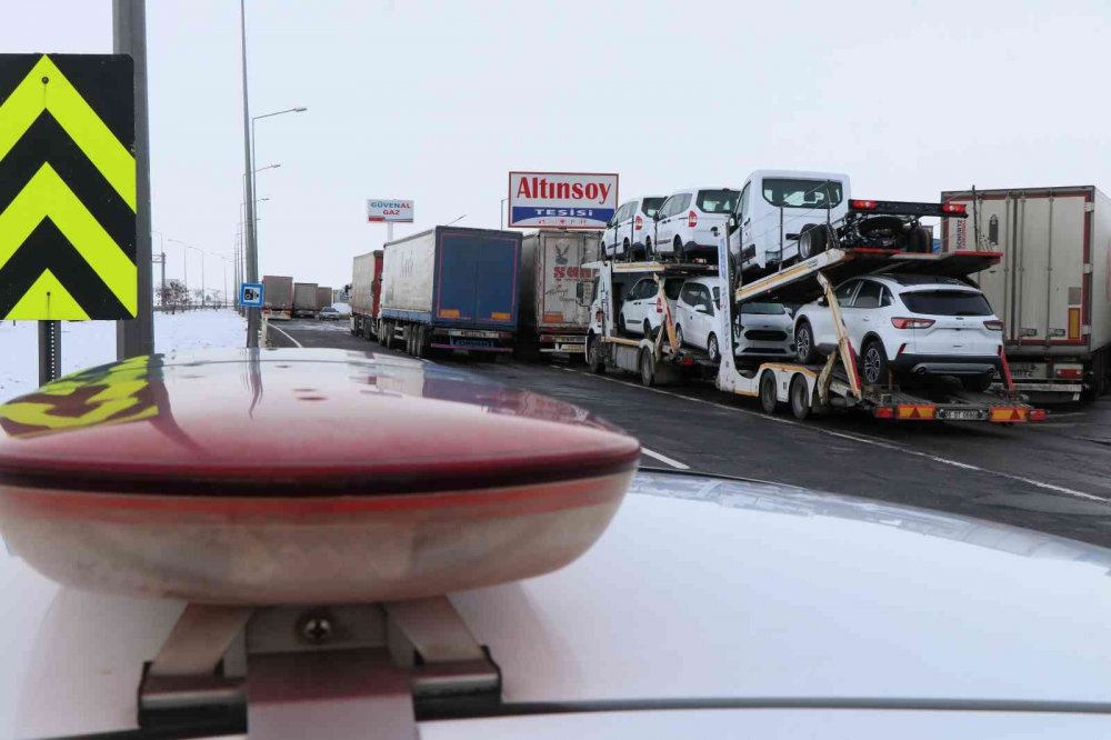 Aksaray-Konya yolu yeniden otomobil ve otobüslere açıldı