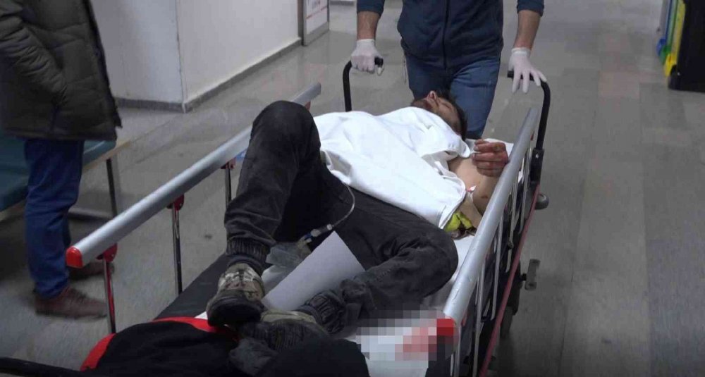 Aksaray'da gençlerin alacak verecek kavgası kanlı bitti: 1 ağır yaralı