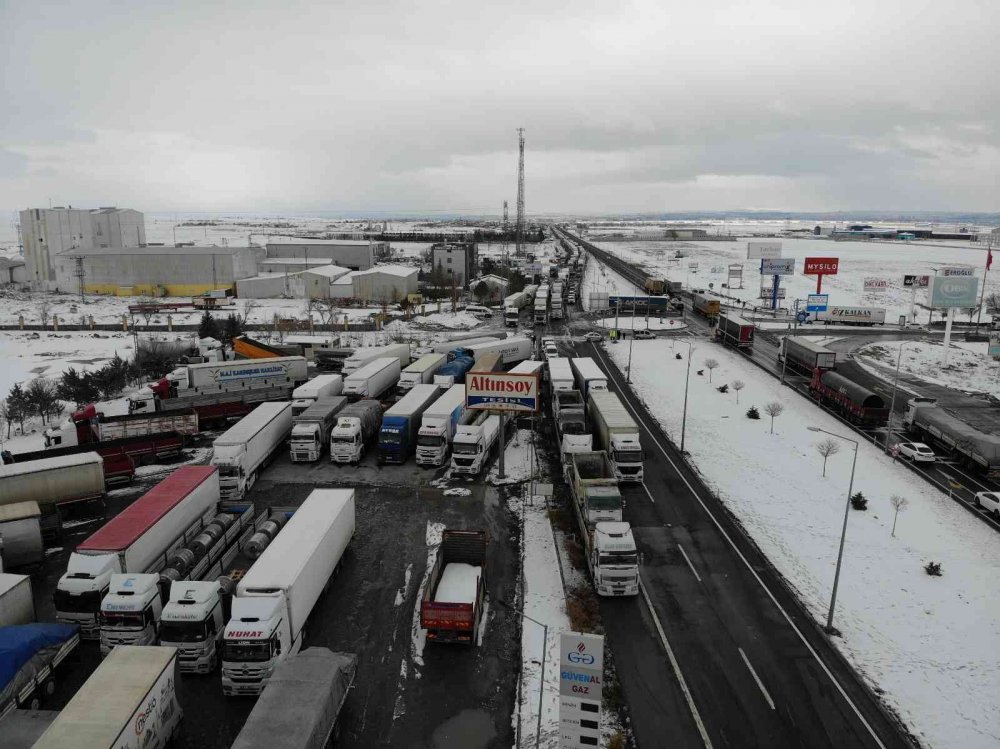 Aksaray’da tesisler tır ve araçlarla doldu