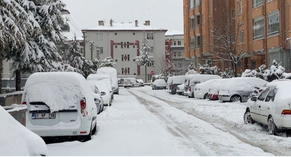Niğde’de kar yağışı etkisini sürdürüyor