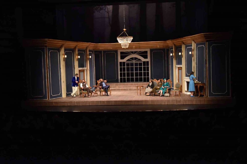 Şehir Tiyatrosu "Bir Adam Yaratmak"ı Konyalılarla Buluşturdu