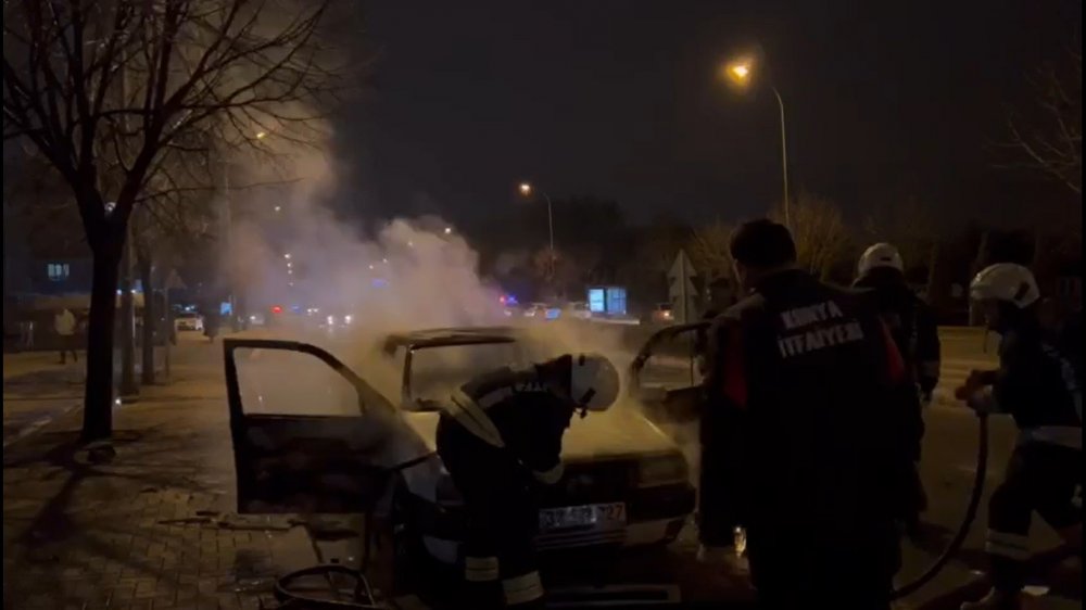 Otomobil alev alev yandı