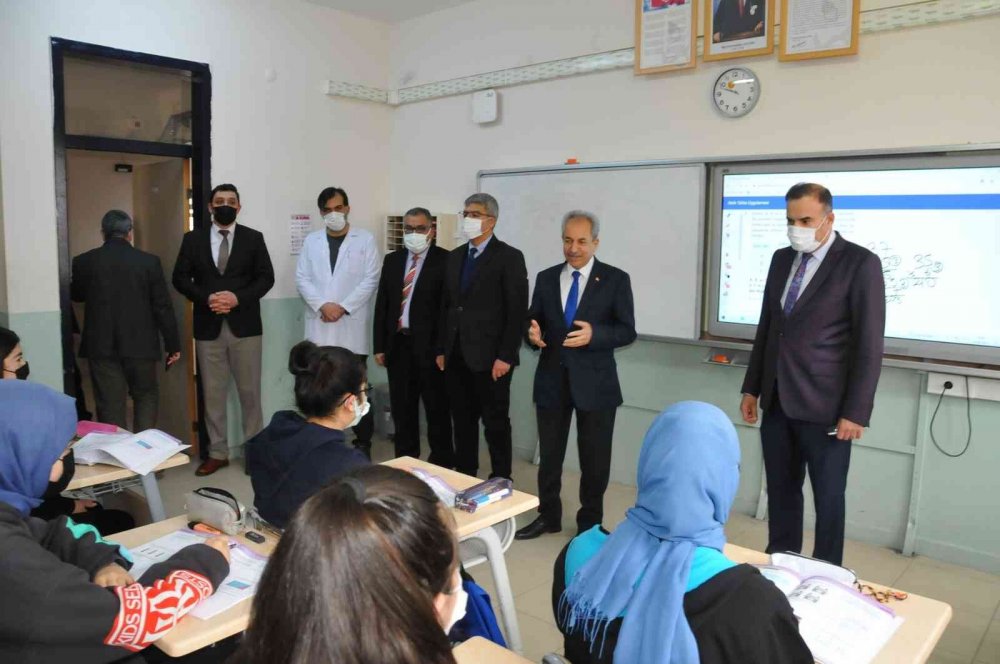 Salih Akkaya Fen Lisesi öğrencileri ile buluştu