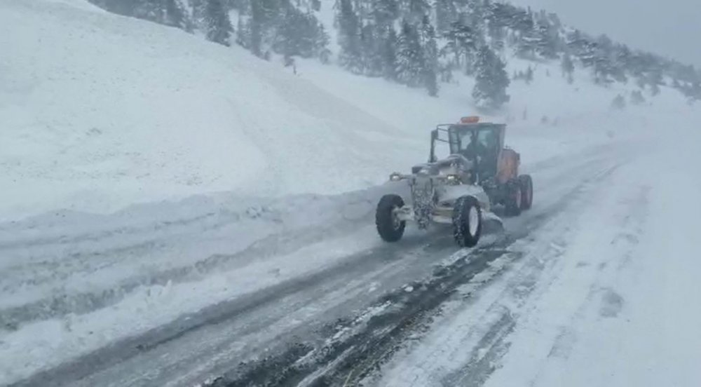 Antalya-Konya yolunda kar yağışı ulaşımda aksamalara neden oluyor