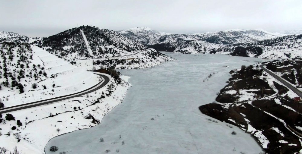Kar umut oldu, buzların erimesi bekleniyor