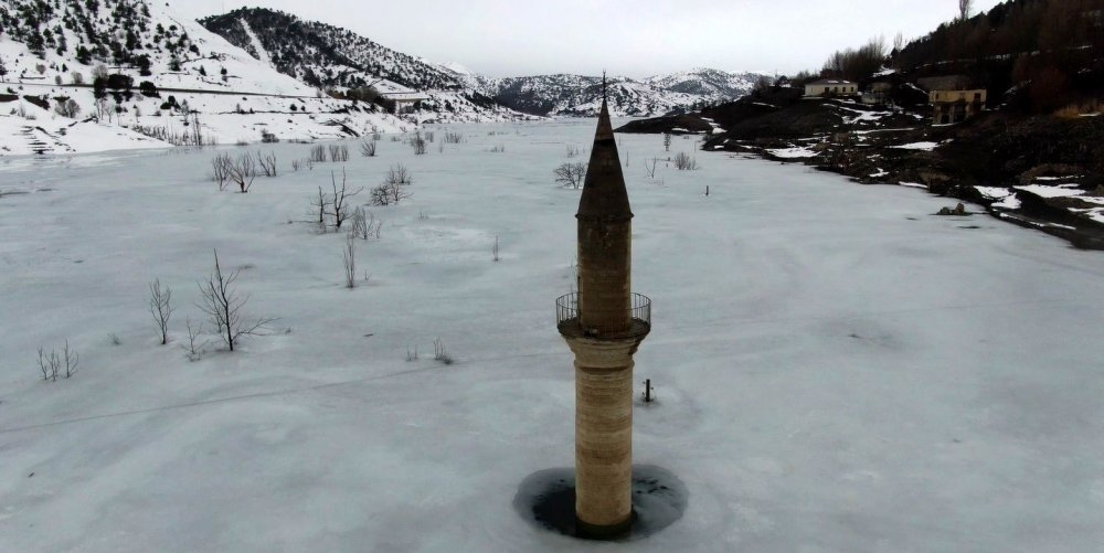 Kar umut oldu, buzların erimesi bekleniyor